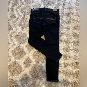 NWT Abercrombie & Fitch ankle jeans! dark wash